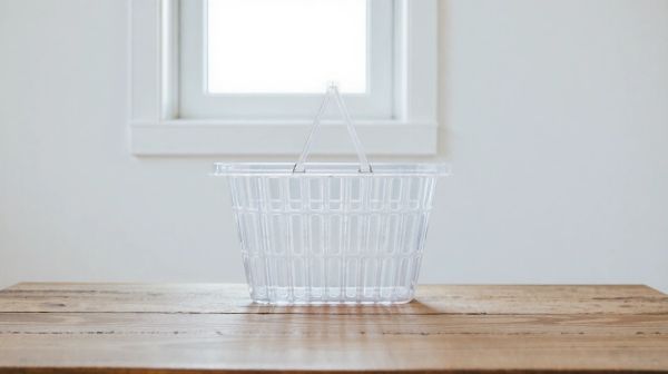 Découvrez comment le panier en plastique facilite le rangement